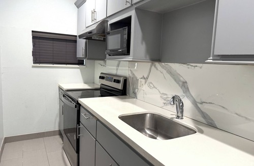 Westfield Hotel | Hotel Royale IAH Airport North Houston I-45