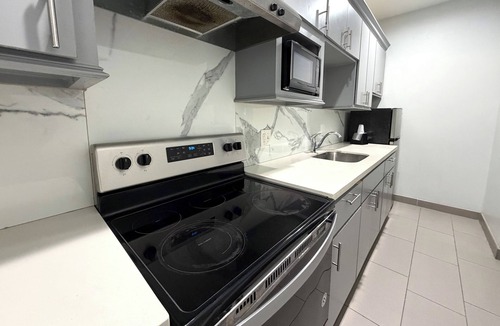 Westfield Hotel | Hotel Royale IAH Airport North Houston I-45