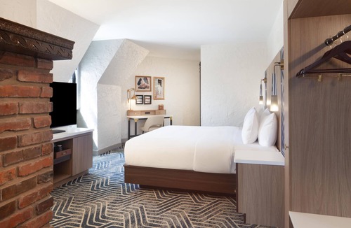 Urbana Hotel | Hotel Royer Urbana Champaign, Tapestry Collection by Hilton