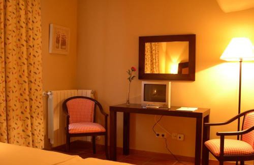 La Pradera de Navalhorno Hotel | Hotel Rural El Jardin de la Hilaria