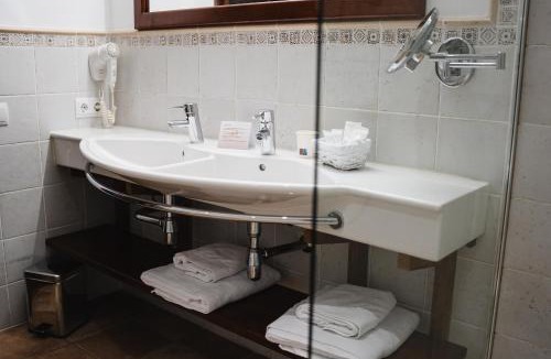 Mues Hotel | Hotel Rural LATORRIÉN DE ANE