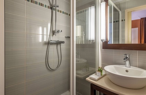 Les Halles Hotel | Hotel Saint Honore 85