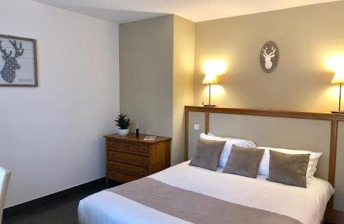 Montfort-l'Amaury Hotel | Hôtel Saint-Laurent, The Originals Relais