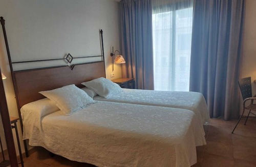 Montbrio del Camp Hotel | Hotel Sant Jordi