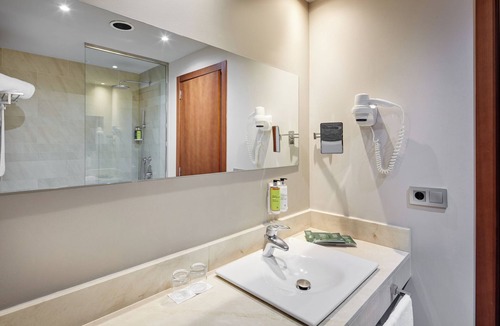 Montcada I Reixac Hotel | Hotel Sercotel Ciutat de Montcada