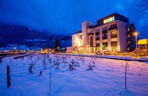 Martisberg Hotel | Hotel Sherlock Holmes "nur 200 m zur Gondelbahn Hasliberg"