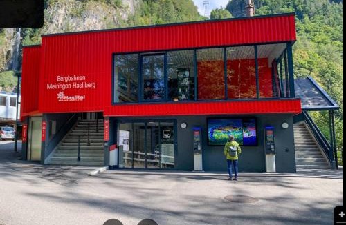 Martisberg Hotel | Hotel Sherlock Holmes "nur 200 m zur Gondelbahn Hasliberg"