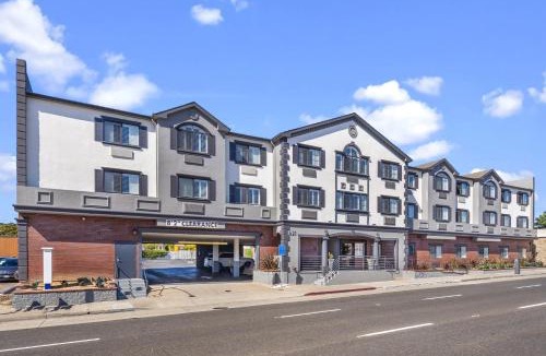 San Bruno Hotel | Hotel Skye San Francisco Airport SFO FREE SHUTTLE AND BREAKFAST!