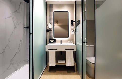 El Parc i la Llacuna del Poblenou Hotel | Hotel & Spa Villa Olímpic@ Suites