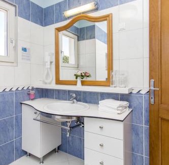 Krapanj Hotel | Hotel Spongiola