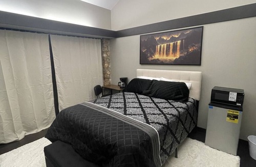 Lake Wales House | Hotel-Style Lakeview Micro-Suite/Balcony/Gardens