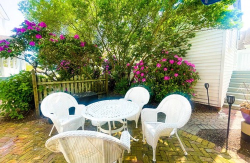 Beach Haven House | Hotel style room 300' from beach