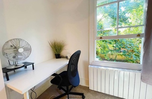 Vassall House | Hotel Style Studio with King Bed +Kitchen