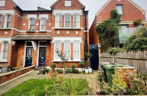 Vassall House | Hotel Style Studio with King Bed +Kitchen