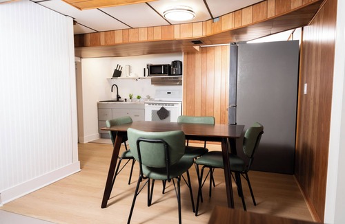 Manor Apartment | Hotel-Style Suite w/Kitchen