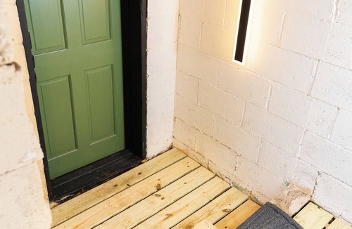 Manor Apartment | Hotel-Style Suite w/Kitchen