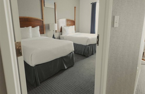 Wilkes-Barre Hotel | Hotel suite with AC, WiFi, fitness room in welcoming Wilkes-Barre