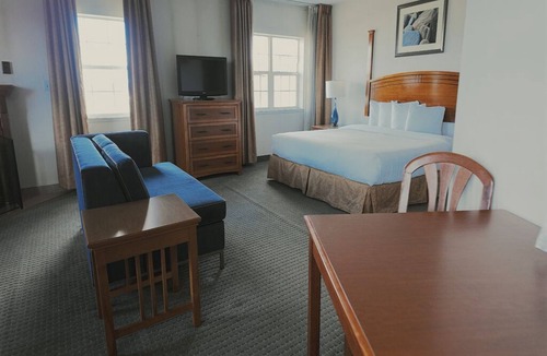 Wilkes-Barre Hotel | Hotel suite with AC, WiFi, fitness room in welcoming Wilkes-Barre