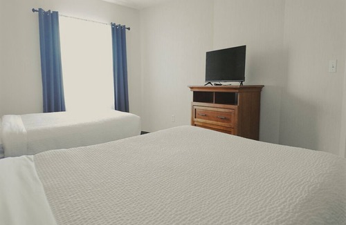 Wilkes-Barre Hotel | Hotel suite with AC, WiFi, fitness room in welcoming Wilkes-Barre