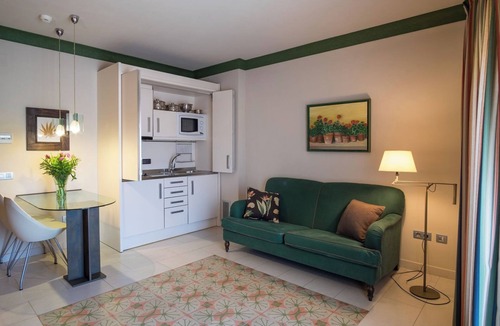 Montbrio del Camp Hotel | Hotel Suites Sant Jordi