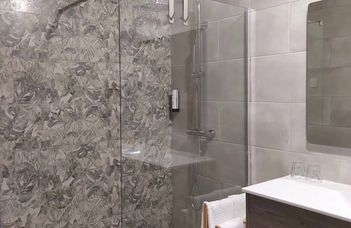 Vitry-le-Francois Hotel | Hotel Tambourin