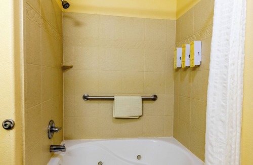 Hallettsville Hotel | Hotel Texas
