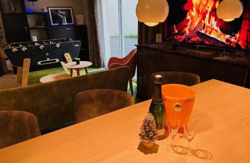 Bernay Hotel | Hotel The Originals Bernay Acropole
