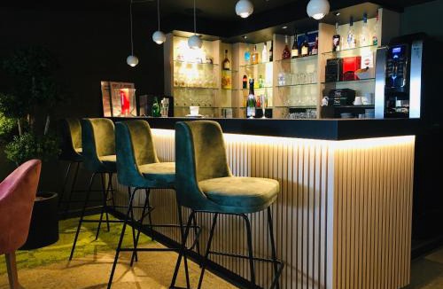 Bernay Hotel | Hotel The Originals Bernay Acropole