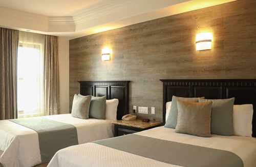 Avenida Revolucion Hotel | Hotel Ticuán