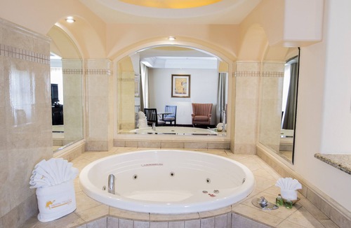 Avenida Revolucion Hotel | Hotel Ticuán