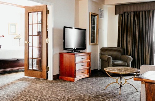 Topeka Hotel | Hotel Topeka at City Center