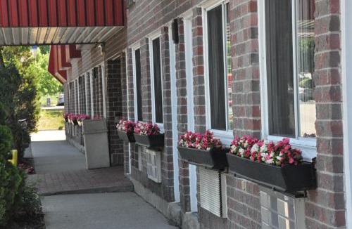 Mont-St-Hilaire Hotel | Hotel Transit