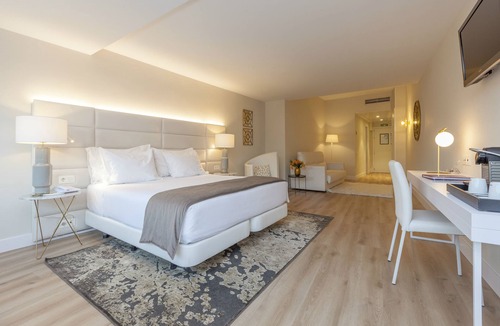 Primer Ensanche Hotel | Hotel Tres Reyes Pamplona
