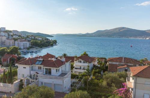 Okrug Gornji Hotel | Hotel Vagabundo - Newly Renovated, 100m from Beach, Pool & Breakfast