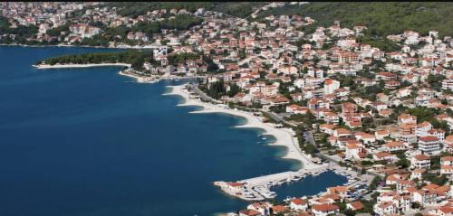 Okrug Gornji Hotel | Hotel Vagabundo - Newly Renovated, 100m from Beach, Pool & Breakfast