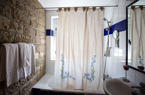 Ayerbe Hotel | Hotel Villa de Ayerbe