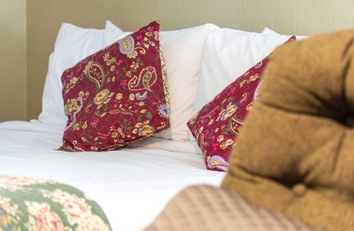 Yellville Hotel | Hotel w/Gorgeous Views, Pool, Firepit: King