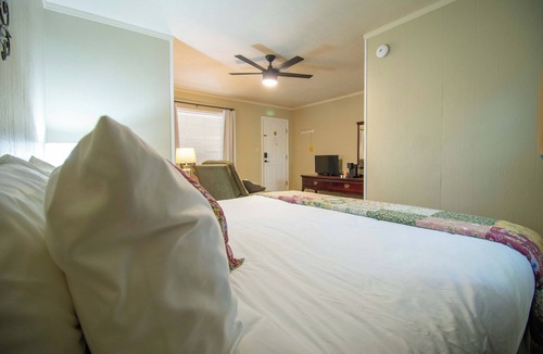 Yellville Hotel | Hotel w/Gorgeous Views, Pool, Firepit: King