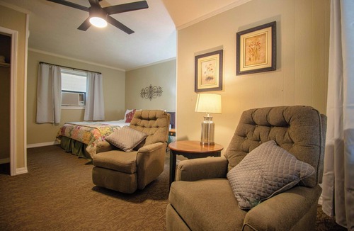 Yellville Hotel | Hotel w/Gorgeous Views, Pool, Firepit: King