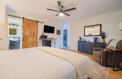 Yellville Hotel | Hotel w/Gorgeous Views, Pool: Renovated King Suite
