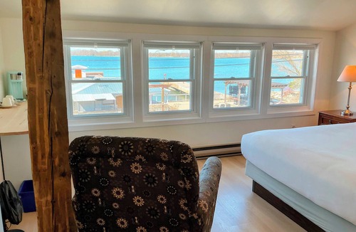 Wolfe Island Hotel | Hotel Wolfe Island