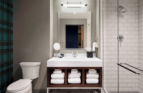 Wrigleyville Hotel | Hotel Zachary Chicago, a Tribute Portfolio Hotel