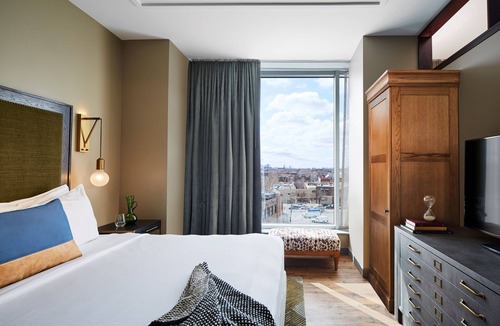 Wrigleyville Hotel | Hotel Zachary Chicago, a Tribute Portfolio Hotel