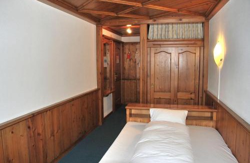 Suhr Hotel | Hotel zum Kreuz