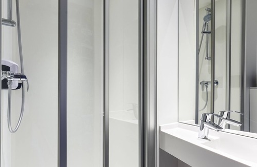 Courcouronnes Hotel | hotelF1 Évry A6