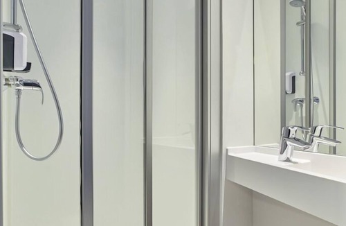 Coquelles Hotel | hotelF1 Calais Coquelles