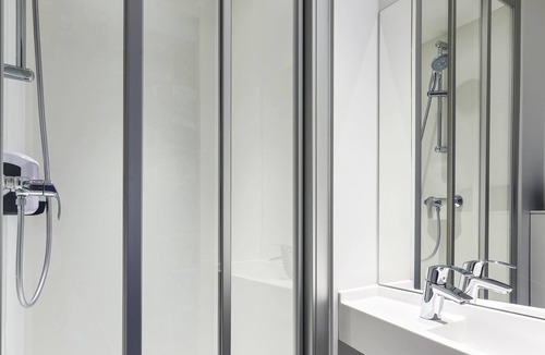 Change Hotel | hotelF1 Laval