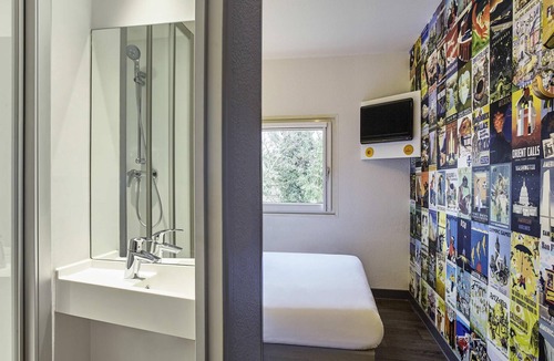 Change Hotel | hotelF1 Laval