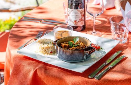 Seguret Hotel | Hotellerie du Domaine de Cabasse