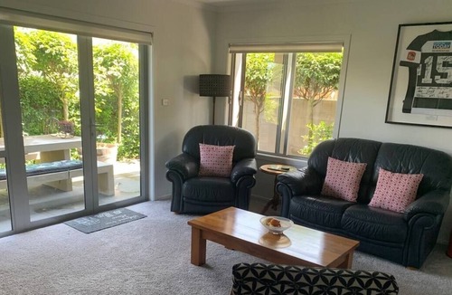 Westshore House | “HotelSuse” 2 minute walk to Westshore beach.